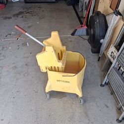 Mop bucket