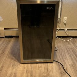 DANBY MINI FRIDGE 