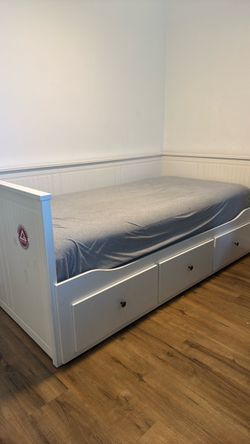 Twin Day Bed with Nectar Mattress