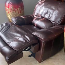 Make Me An Offer Sofia Vergara Couch And Recliner 