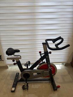 Sunny Health & Fitness Indoor Cycling Spin Bike – Excellent Condition