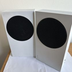 XBOX SERIES S  BROKEN FOR PARTS OR REPAIR AS-IS TWO