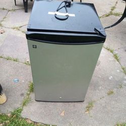 mini refrigerator 