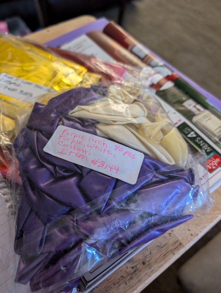 PURPLE  ARCH BALLOONS NON SMOKING HOME 