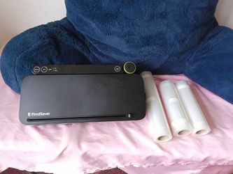 FoodSaver VS3110 Vacuum Sealer Built-In Roll Storage & Cutter with 3 rolls