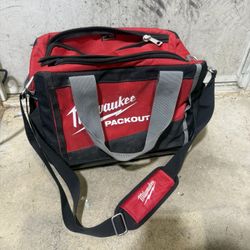 Milwaukee 15 in. PACKOUT Tool Bag/Tote 48-22-8321 -...