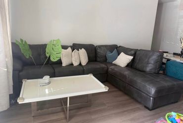 Modern sectional sofa in excellent condition