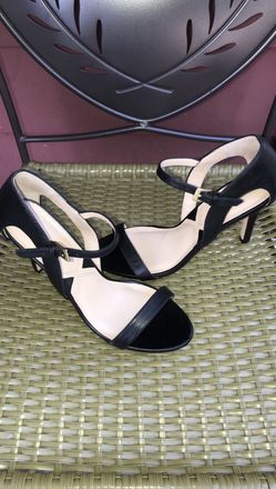 Size 7 Adrienne Vittadini black high heel shoes in excellent condition