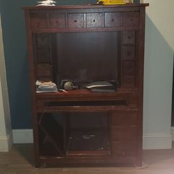 Heavy Desk With Lots Of Drawers 