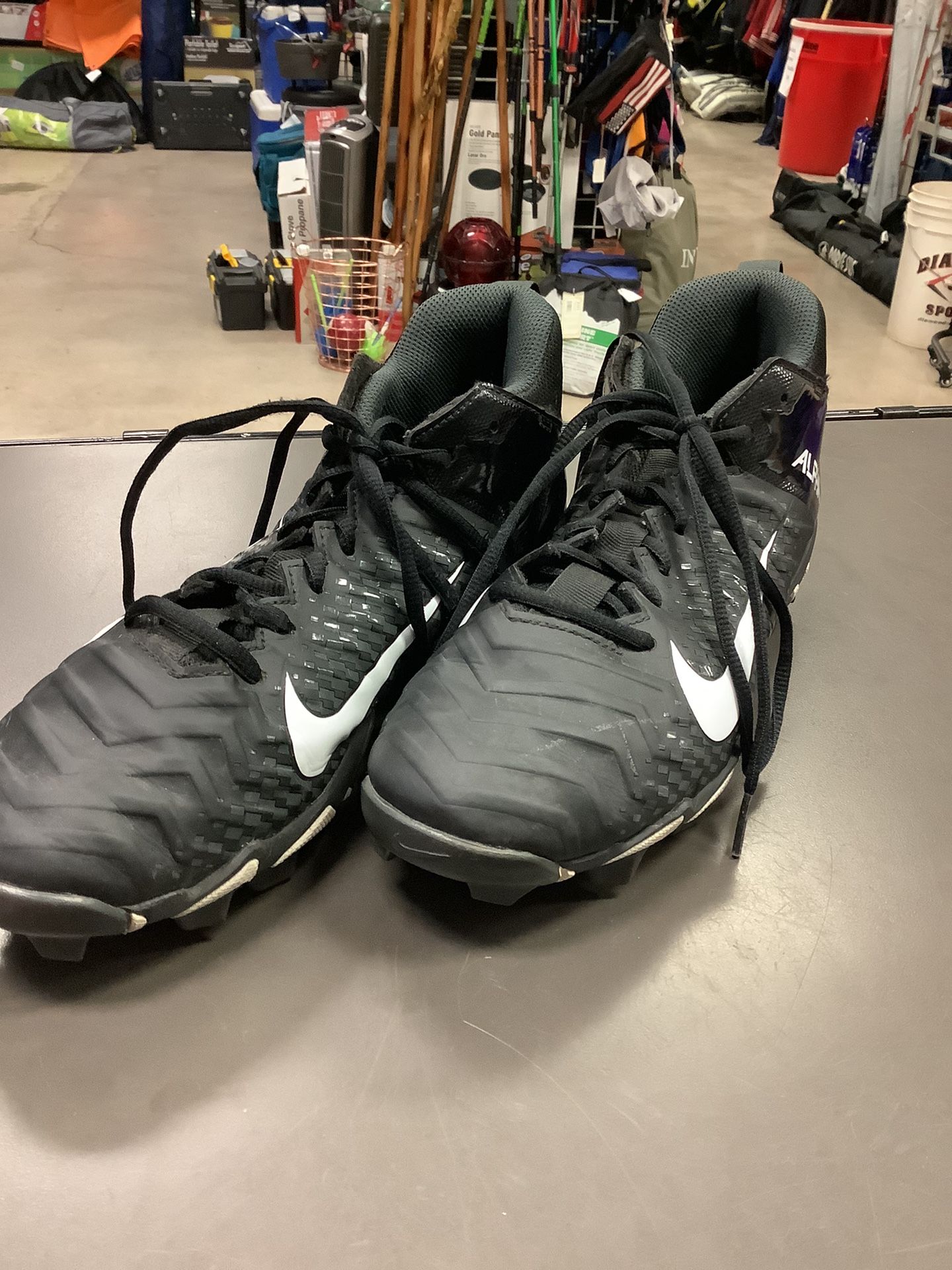 nike men's alpha menace 2 shark football cleats