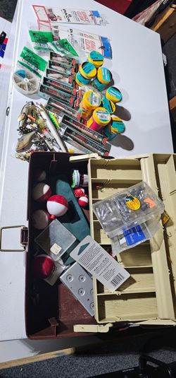 Fishing lures Tackle Box power bait hooks weights bobers Rapalas Lures
