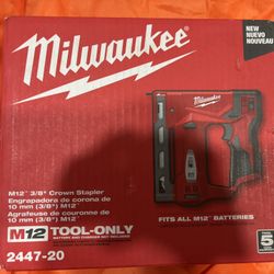 Milwaukee M12 3/8 Crown Stapler Read Below 
