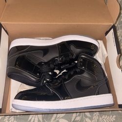 GRADE SCHOOL AIR JORDAN 1 MID SE