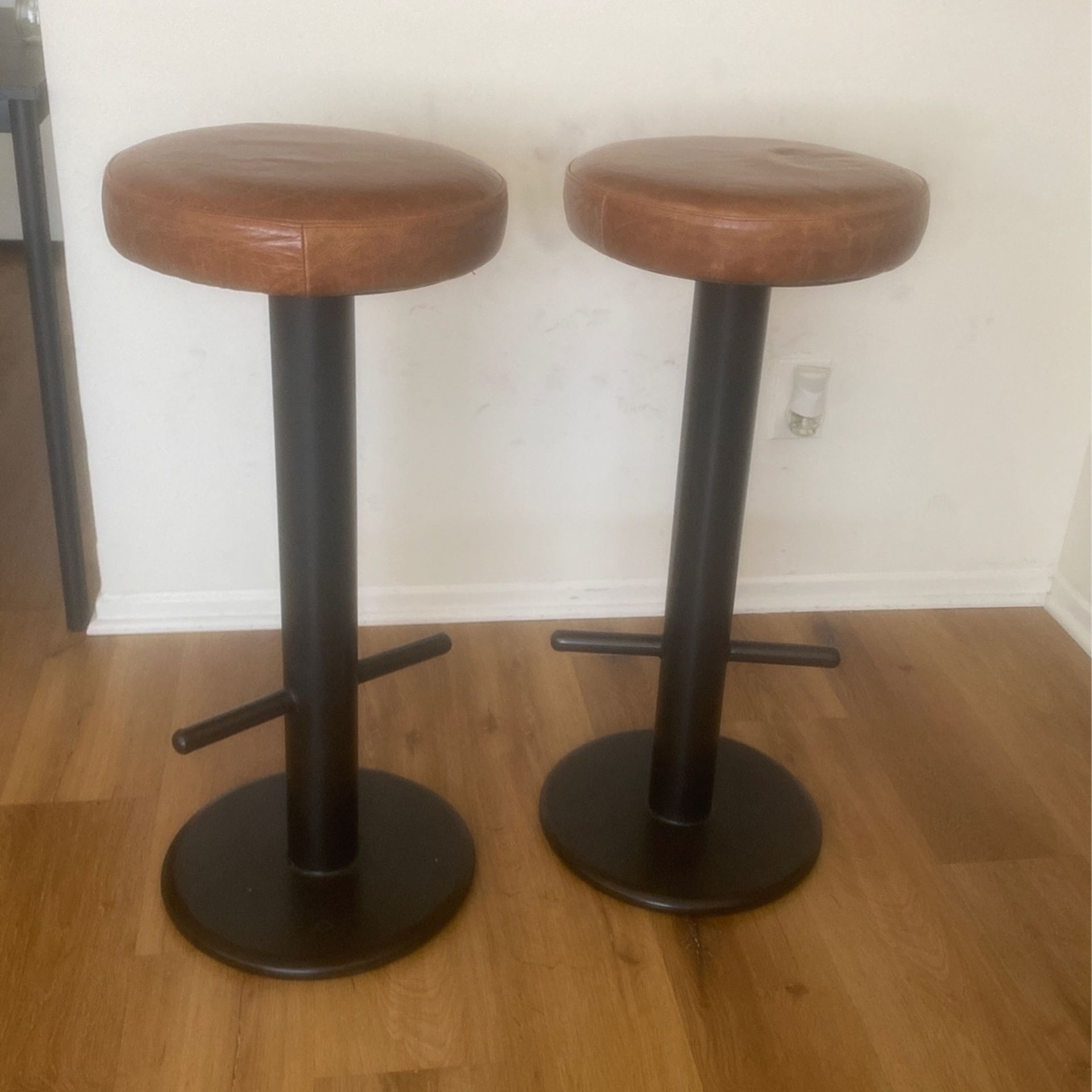 Set Of 2 Leather Bar Stools 30 1/2 Inches Top To Bottom 