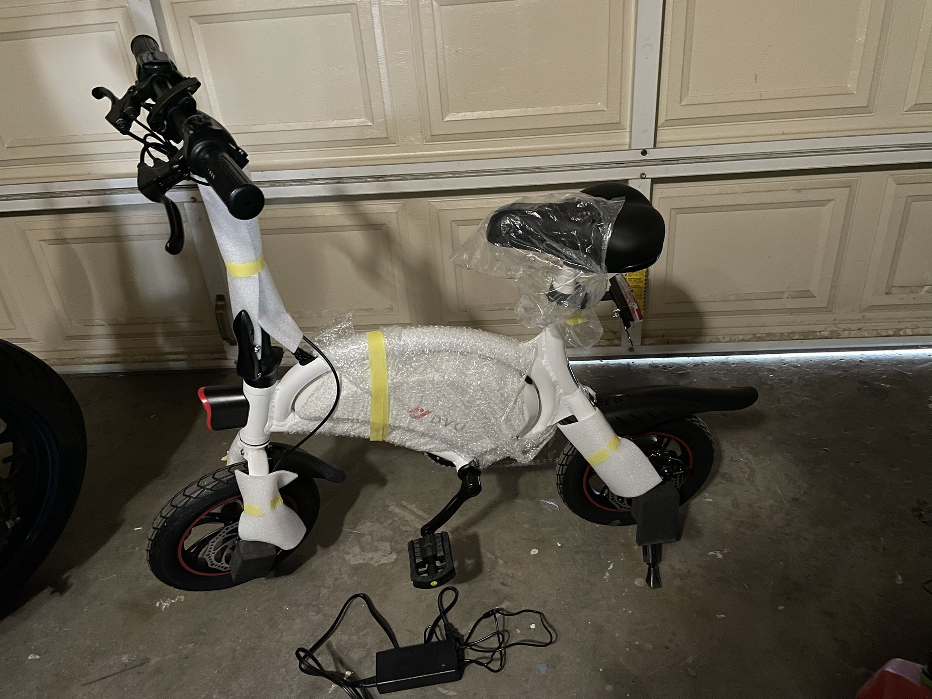 Brand New DYU D2 Smart Ebike/ Travel Ebike