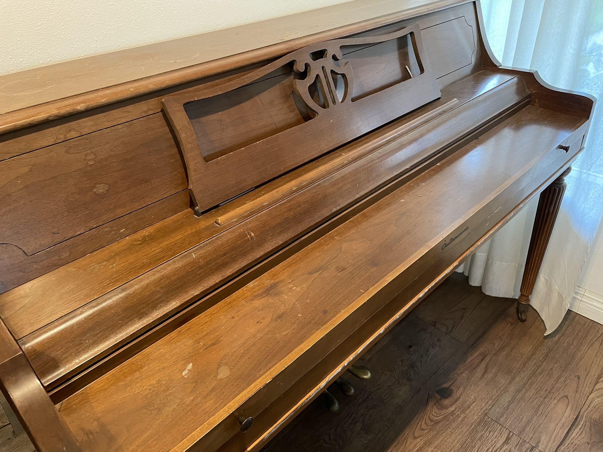 Piano Upright Gulbranssen