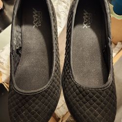 Womans Sneakers Sketchers Size 6 