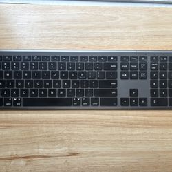 Macally Wireless Bluetooth Keyboard – Full Size w/ Number Pad