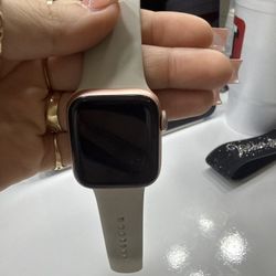 SE Apple Watch rose gold 