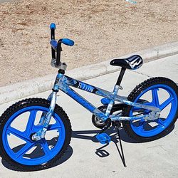 Mongoose Bmx  Kids Bike Size 16 Like New 