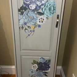 Cabinet beautiful with shelves