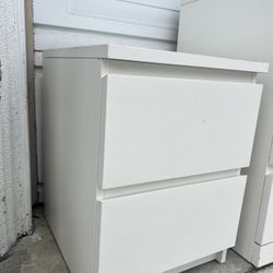 IKEA white nightstand dresser - Mesita de noche