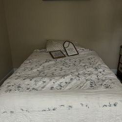 Queen Size Bed And Devote And Sheets 