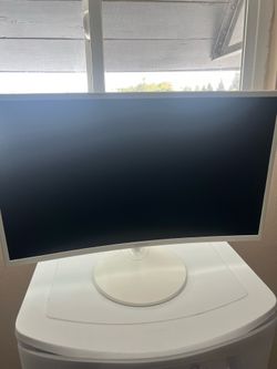 Samsung 27-inch curved Full HD monitor