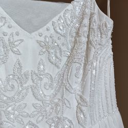 Adrianna Papell White bead embroidered dress Size 8 Ivory pleated floor length maxi

Condition is used in excellent condition

Don't miss this chance 