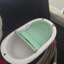 Fridababy 4-in-1 Grow-With-Me Baby Bathtub.