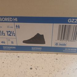 Adidas men shoes size 11.5 - new in box
