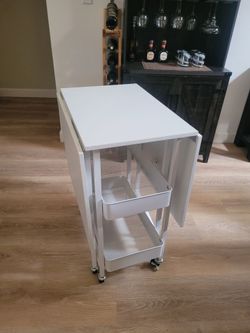 Craft table, crafting cart with wheels