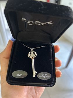 New Macy’s Key Pendant Necklace 