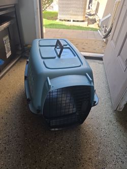 Pet travel crate