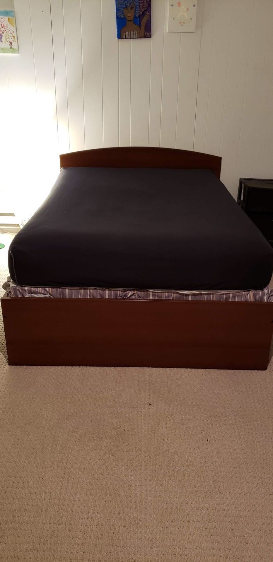 Full size platform bed with slats (mattress not included)