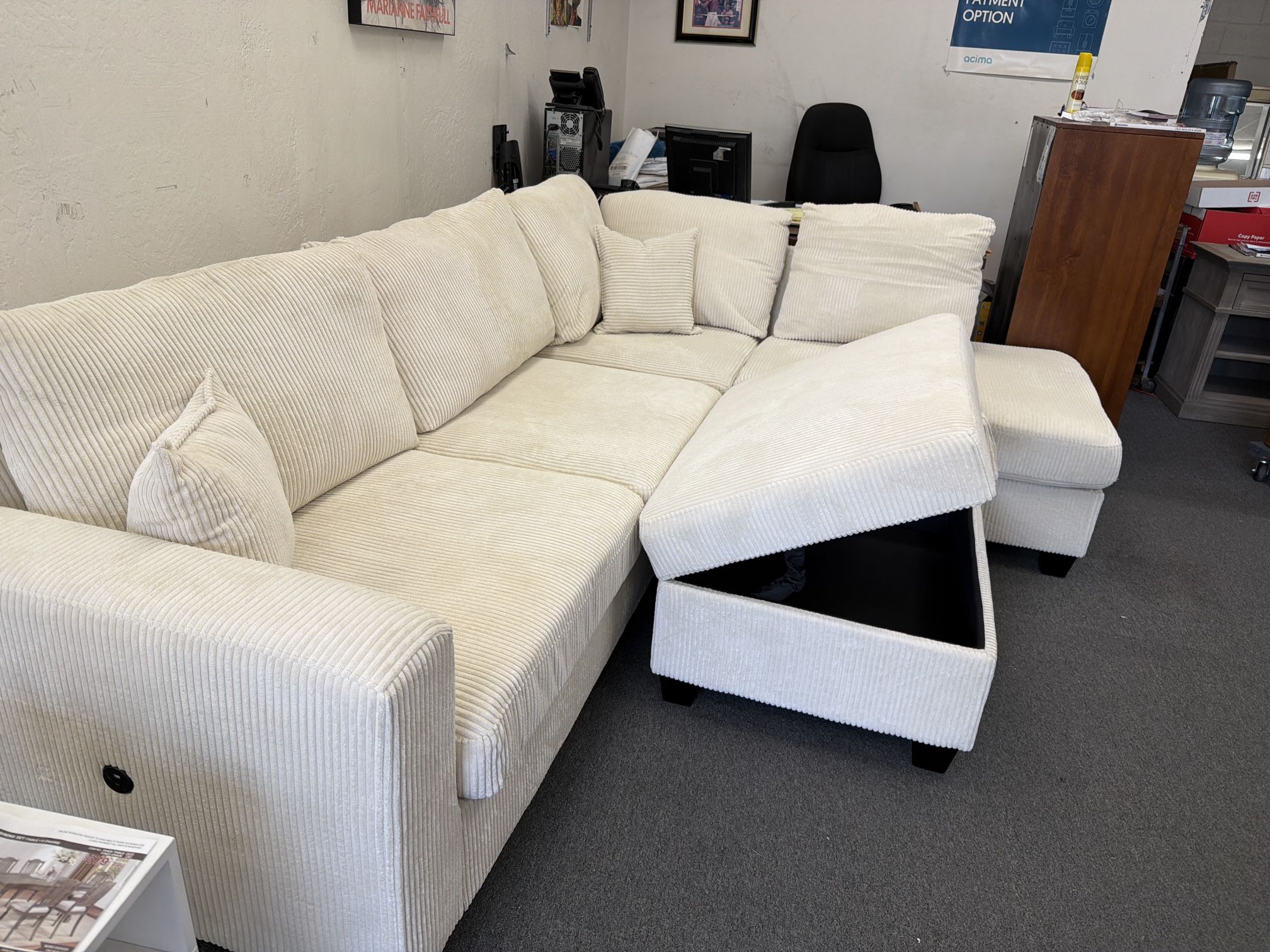 New 106x76 Sectional Couch With Storage Ottoman / Free Delivery 