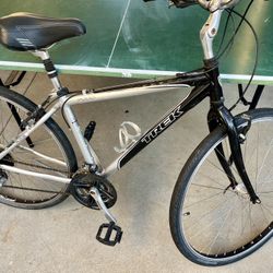 Trek Commuter Bike 17.5 Size  700cc Wheels 