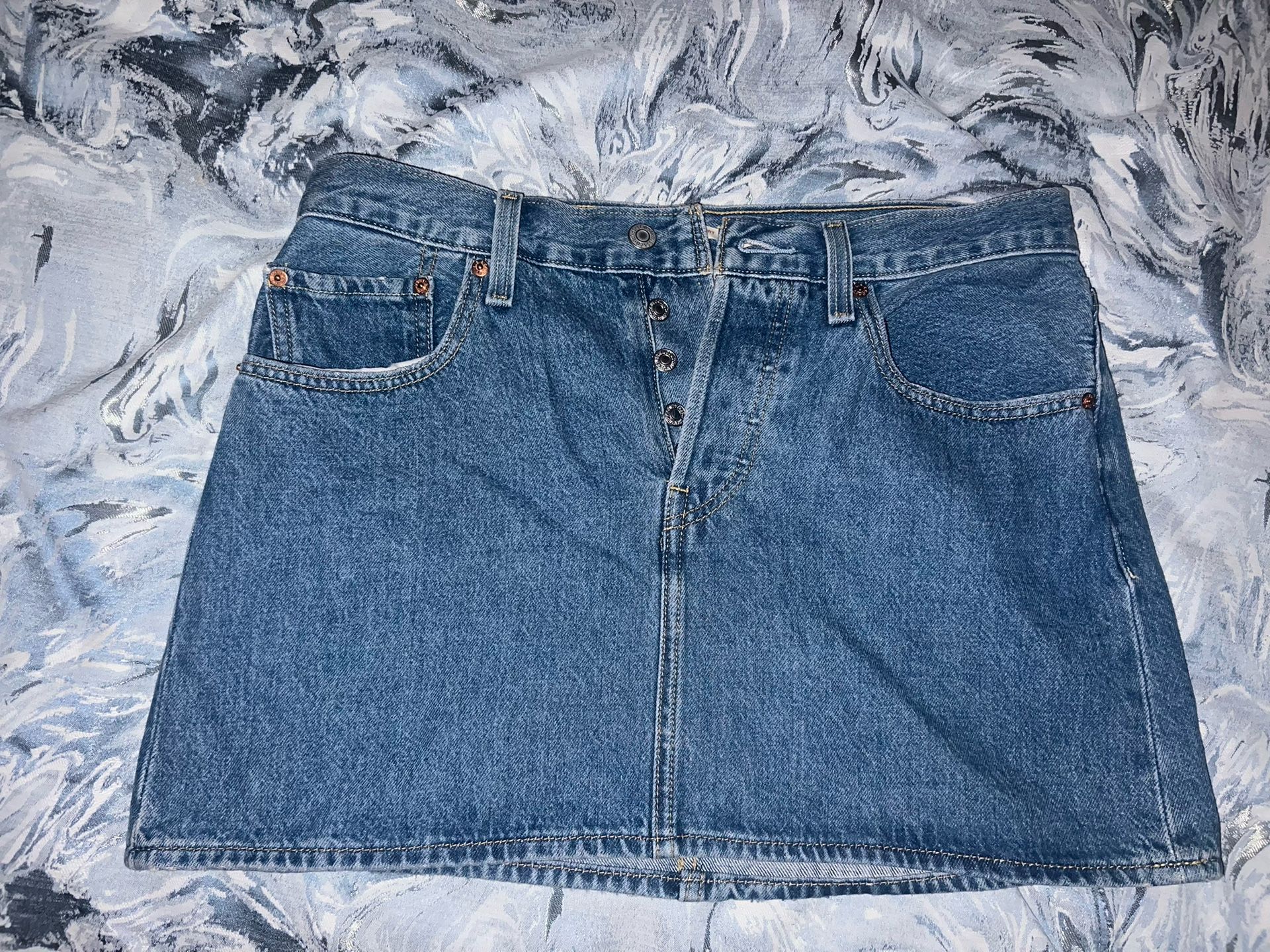 Levi’s Icon Mid Rise Skirt