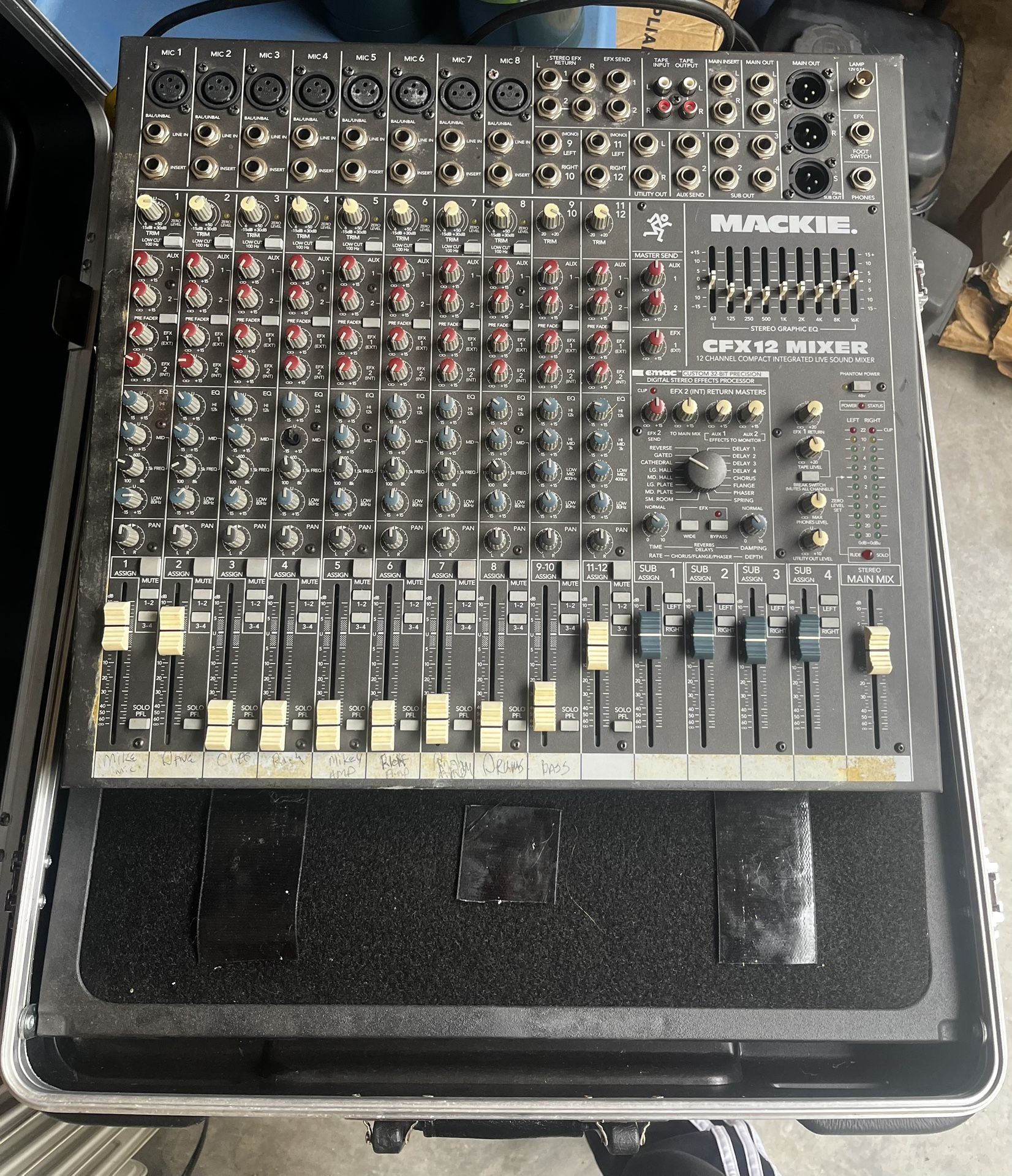 Mackie CfX 12 Mixer works perfect