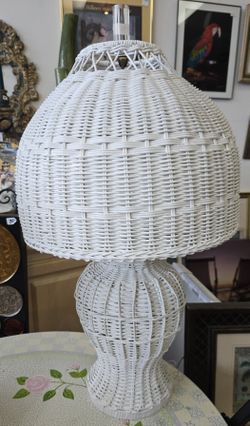 White Wicker Lamp. 29"H. PLEASE READ DESCRIPTION 