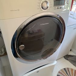 Electrolux Dryer Runs Good 
