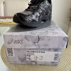 Black tennis shoes (ASICS -GEL-CUMULUS 16 SSCB )