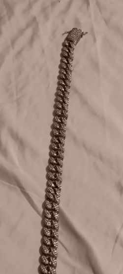 Vv/s1 16in Iced Out Chain