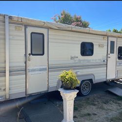 1990 LAYTON RV TRAILER 