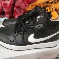 Jordan

Nike Womens Air Jordan 1 Low Size Womens 8.5/ 7 Mens