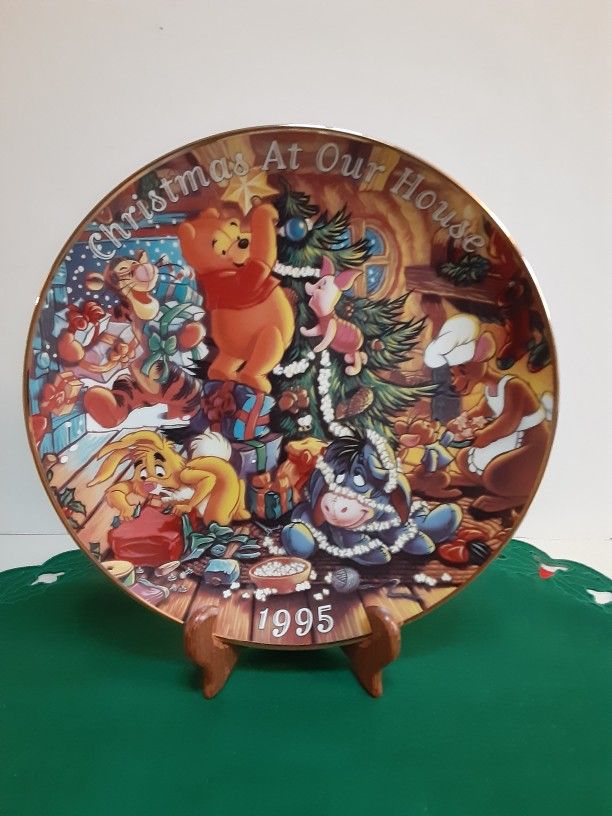 Walt Disney's CHRISTMAS AT OUR HOUSE Plate