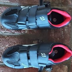 Women's Peleton cycling shoes-size 37/6 US - excellent condition & new workout mat.
