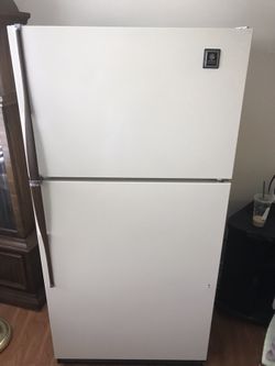 Refrigerator/freezer ice cold $125