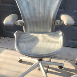 Herman Miller Aeron Silver Titanium Office Desk Gaming 3