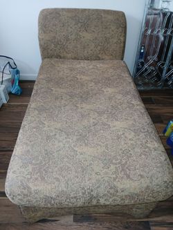 Lounge couch in good condition